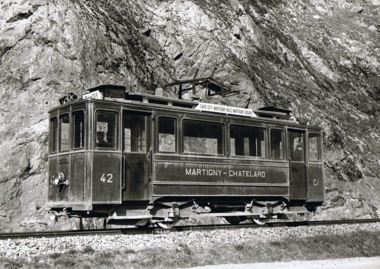 Tramway historique Martigny-Châtelard n°42 sur sa voie en montagne