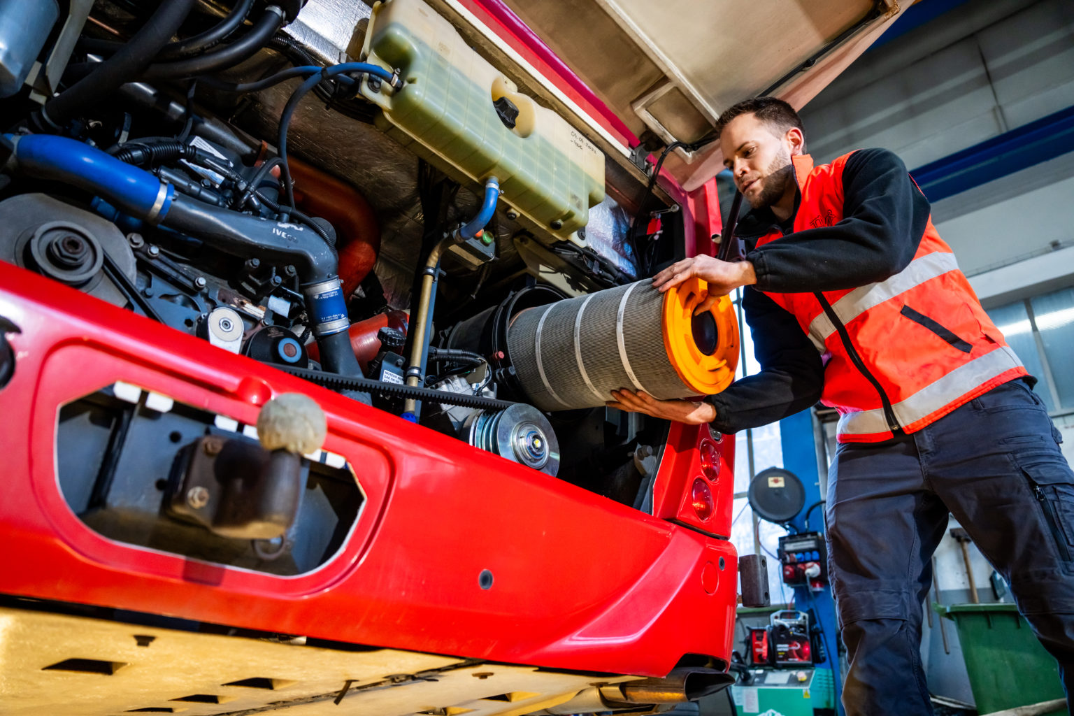 Atelier de réparation avec outillage complet